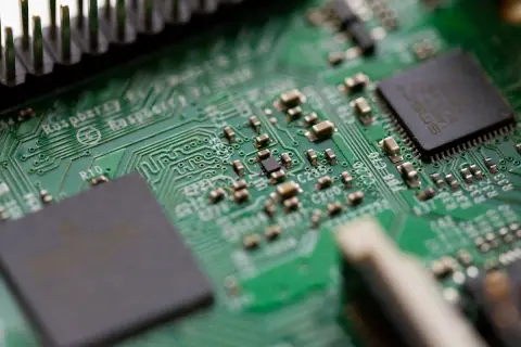 GNSS接收机硬件开发：从射频前端到基带处理的完整设计指南